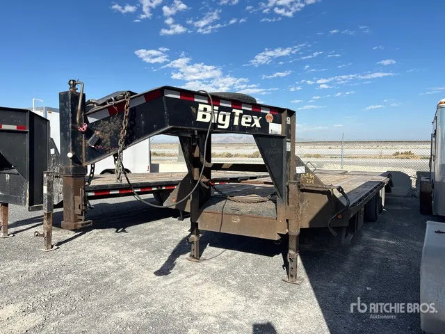 2014 Big Tex 20 ft T/A Gooseneck Equipment Trailer