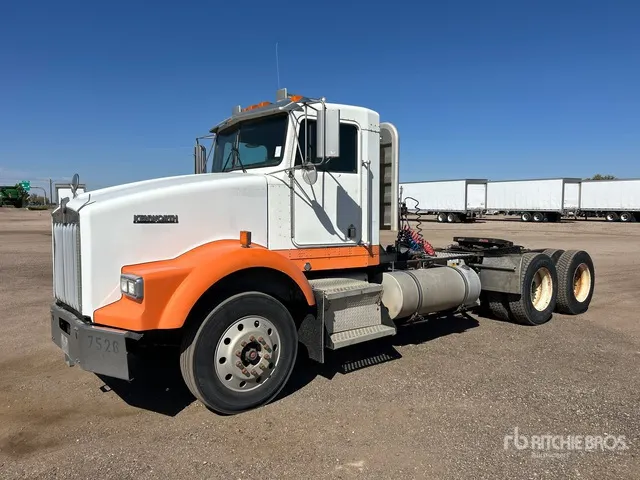 1999 Kenworth T800B 6x4 T/A Day Cab Truck Tractor