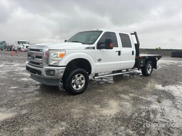 2016 Ford F-250 XLT 4x4 Crew Cab Flatbed Truck