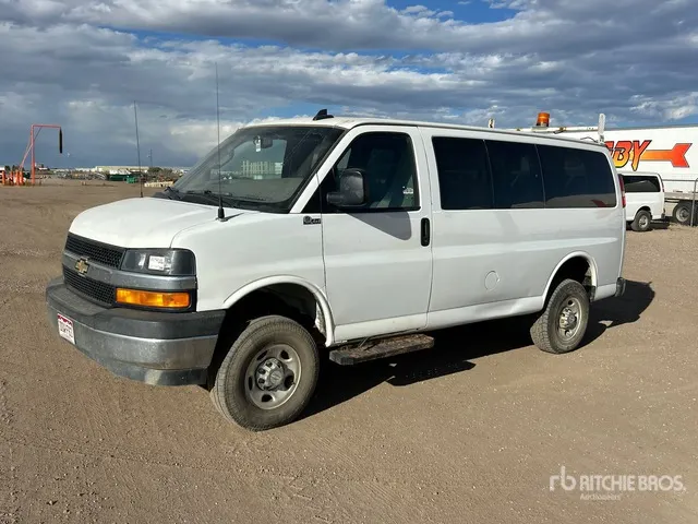 2018 Chevrolet Express 10 Passenger Van