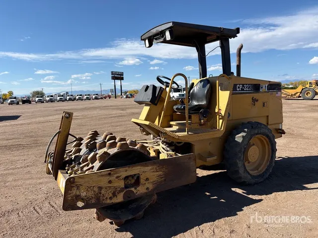 2001 Cat CP-323C Padfoot Drum Compactor