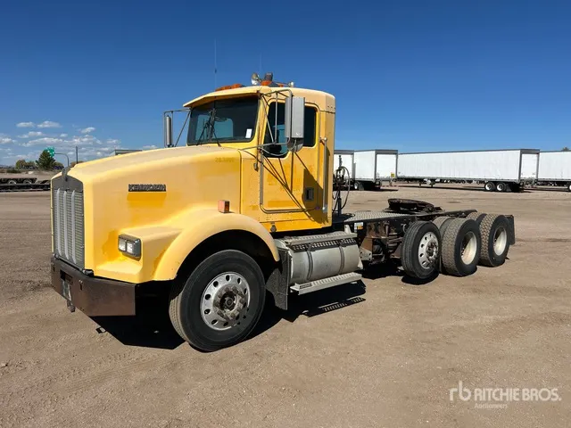 1999 Kenworth T800B 8x4 Tri/A Day Cab Truck Tractor