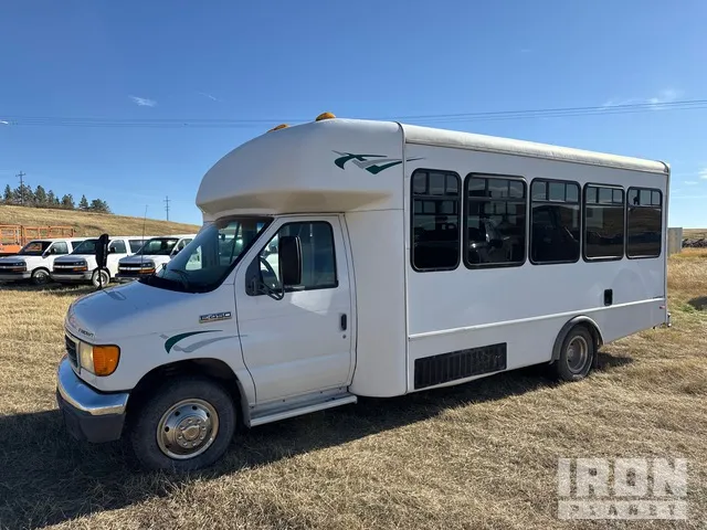 2006 Ford F450 4x2 16-Seat Transit Bus