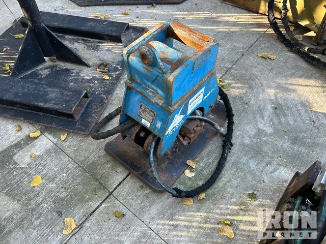 Okada OAC100 18 in Plate Compactor Attachment