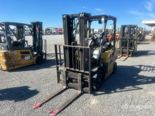 Yale GLP050TGNUAE084 4850 lb Pneumatic Tire Forklift