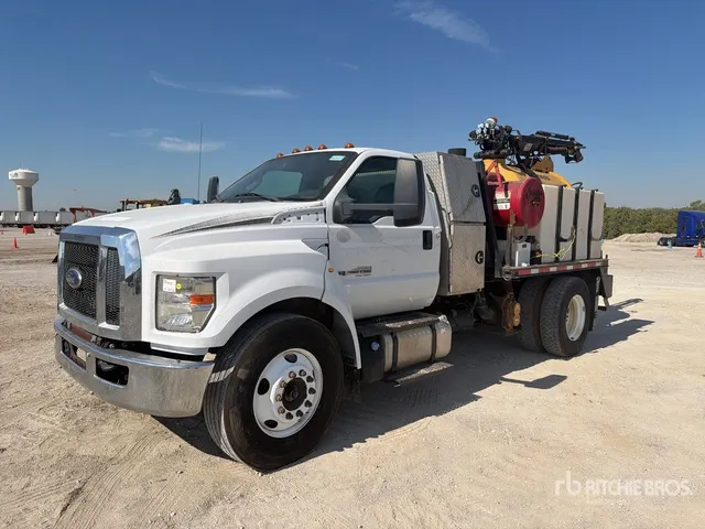 Vermeer on 2016 Ford F-650 4x2 Vacuum Excavator Truck