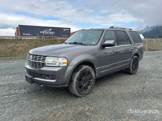2011 Lincoln Navigator 4WD SUV