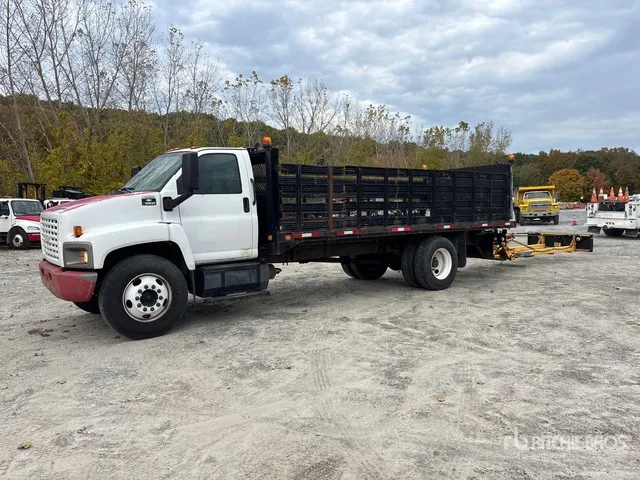 2004 GMC C7500 4x2 Attenuator Truck