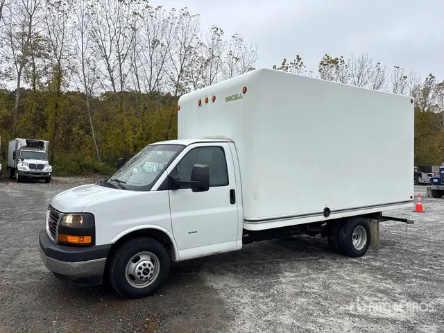 2018 GMC Savana G3500 4x2 Van Truck