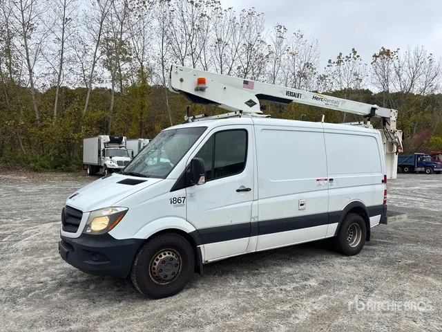 2017 Versalift Vantel29NE-01 29 ft on 2017 Mercedes-Benz 3500 4x2 Bucket Truck