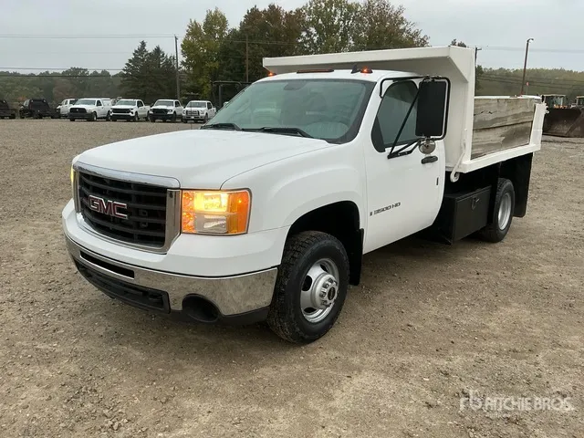 2007 GMC Sierra 3500HD 4x4 Dump Truck