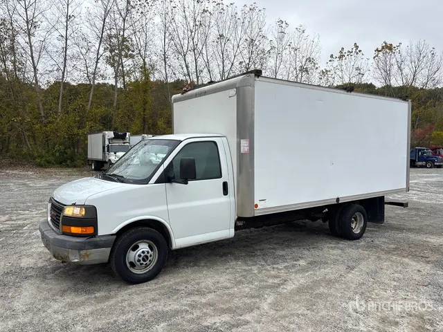 2014 GMC Savana G3500 4x2 Van Truck