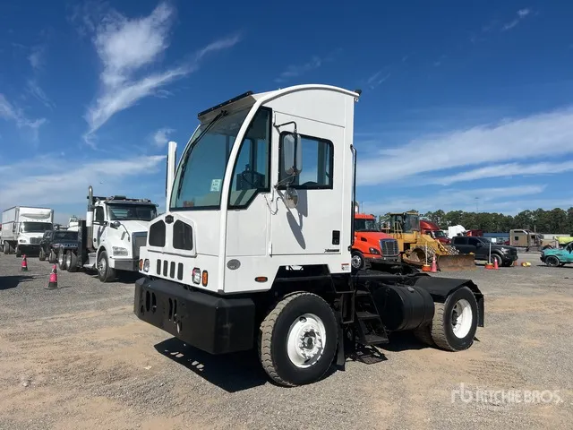 2019 Autocar 4x2 Spotter Truck