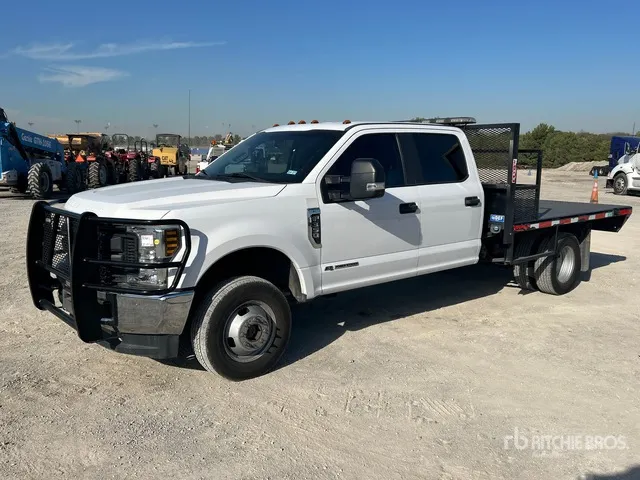 2019 Ford F-350 XL 4x4 Crew Cab Flatbed Truck