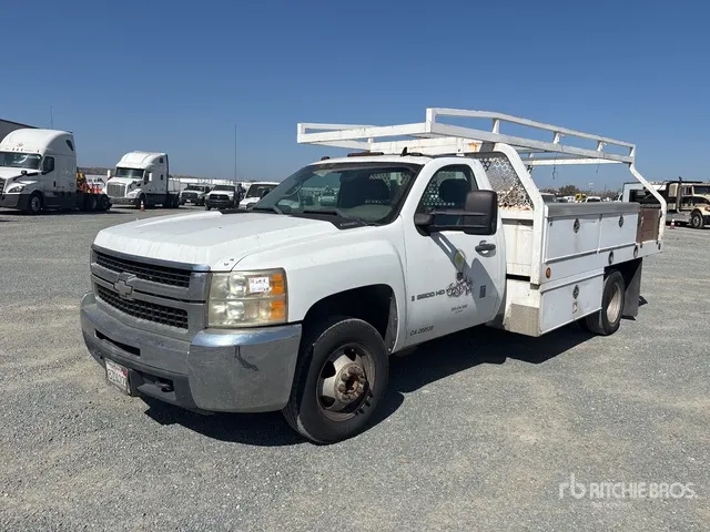 2009 Chevrolet Silverado 3500HD 4x2 Flatbed Truck