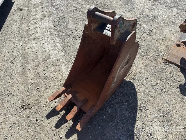 18 in Digging Backhoe Rear Bucket