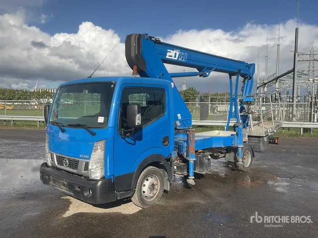 2017 Socage 20TJ 300 kg on 2017 Nissan NT400 4x2 Bucket Truck