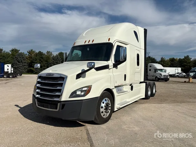 2019 Freightliner Cascadia 126 6x4 T/A Sleeper Truck Tractor