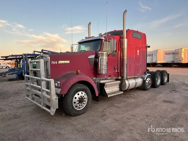 2007 Kenworth W900 8x4 Tri/A Sleeper Truck Tractor (Inoperable)