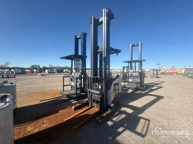2006 Crown RR5225-45 8660 lb Order Picker
