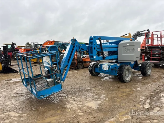 2014 Genie Z-45/25J 4WD Diesel Articulating Boom Lift