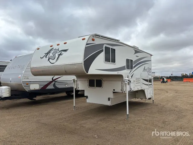 2015 Northwood Arctic Fox 1140 Truck Camper