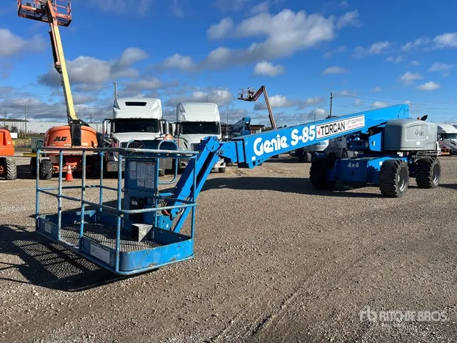 2014 Genie S-85 4WD Diesel Telescopic Boom Lift