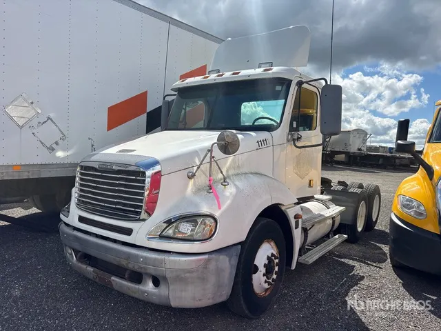 2005 Freightliner Columbia 120 6x4 T/A Day Cab Truck Tractor (Inoperable)
