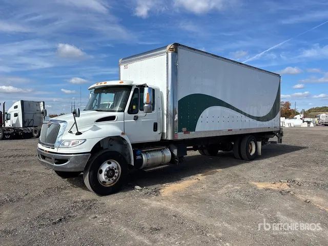 2015 International 4300 4x2 Van Truck