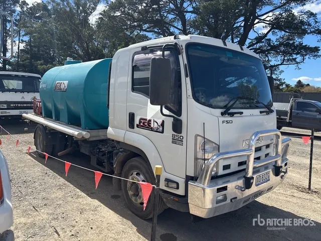 2013 Isuzu FSR850 4x2 Water Truck