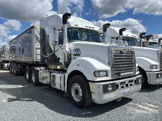 2022 Mack CLXT Superliner 6x4 T/A Sleeper Truck Tractor