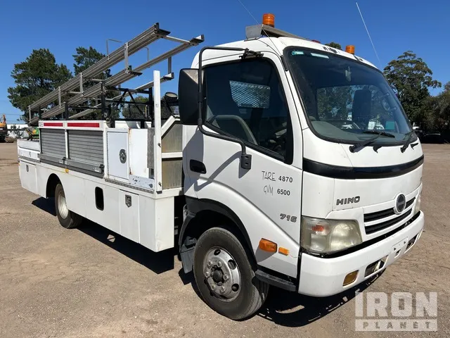 2010 Hino 300C 4x2 Flatbed Truck