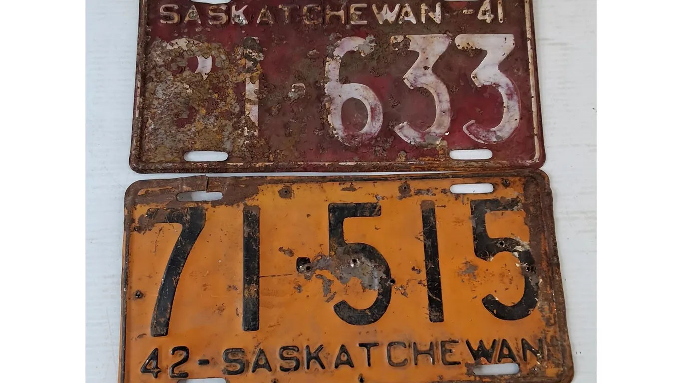(2) Saskatchewan License Plates, 1941 - 1942 As-Is