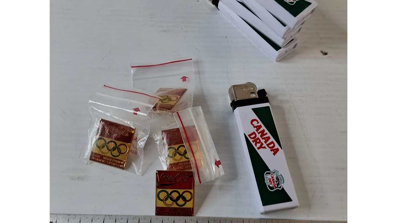 (4) Coca-Cola 1988 Olympics Sponsor Pins, (5) Canada Dry Lighters All Tested No Fuel As-Is
