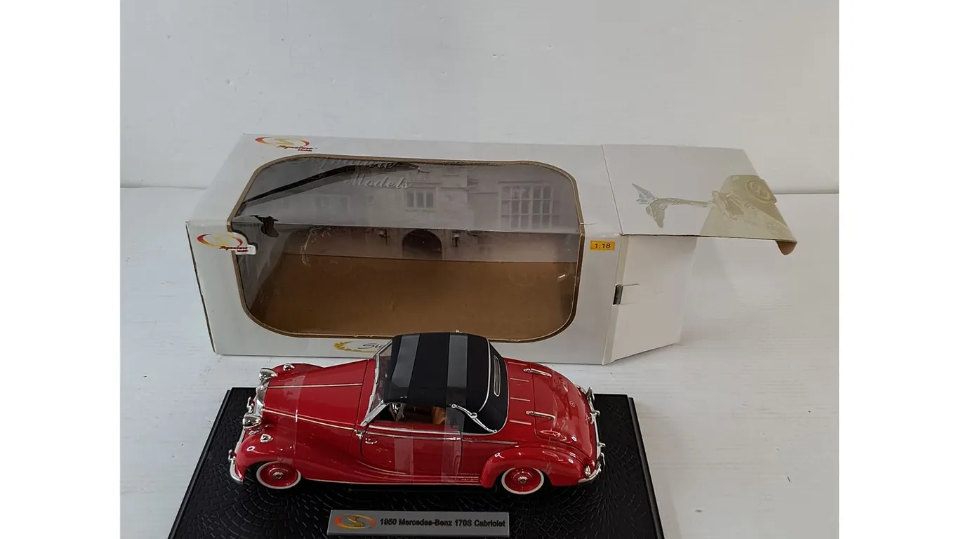 Signature Series 195 Mercedes-Benz 170S Cabriolet 1:18 Scale Model In Box As-Is