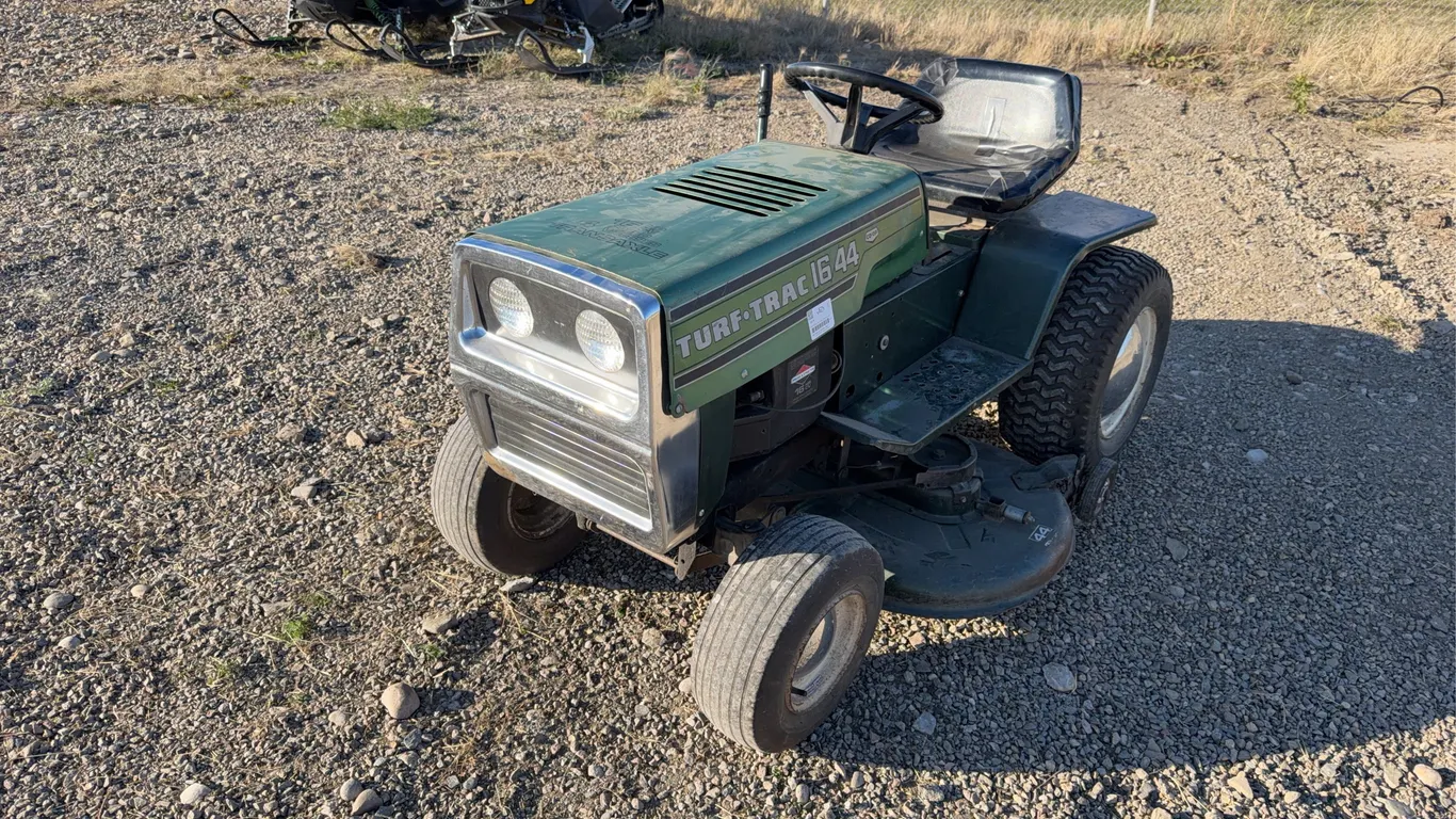 MTD 48" RIDING LAWN MOWER W/ EXTRA MTD 36" DECK