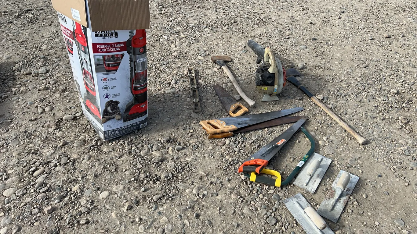 Hand Saws & Level