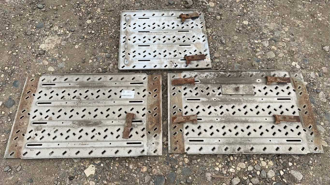 3 - 33" Aluminum Semi Frame Catwalk