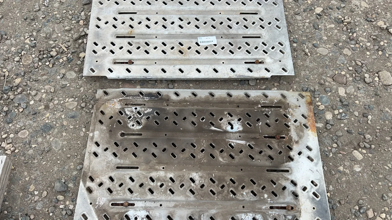 2 - 33" Aluminum Semi Frame Catwalk