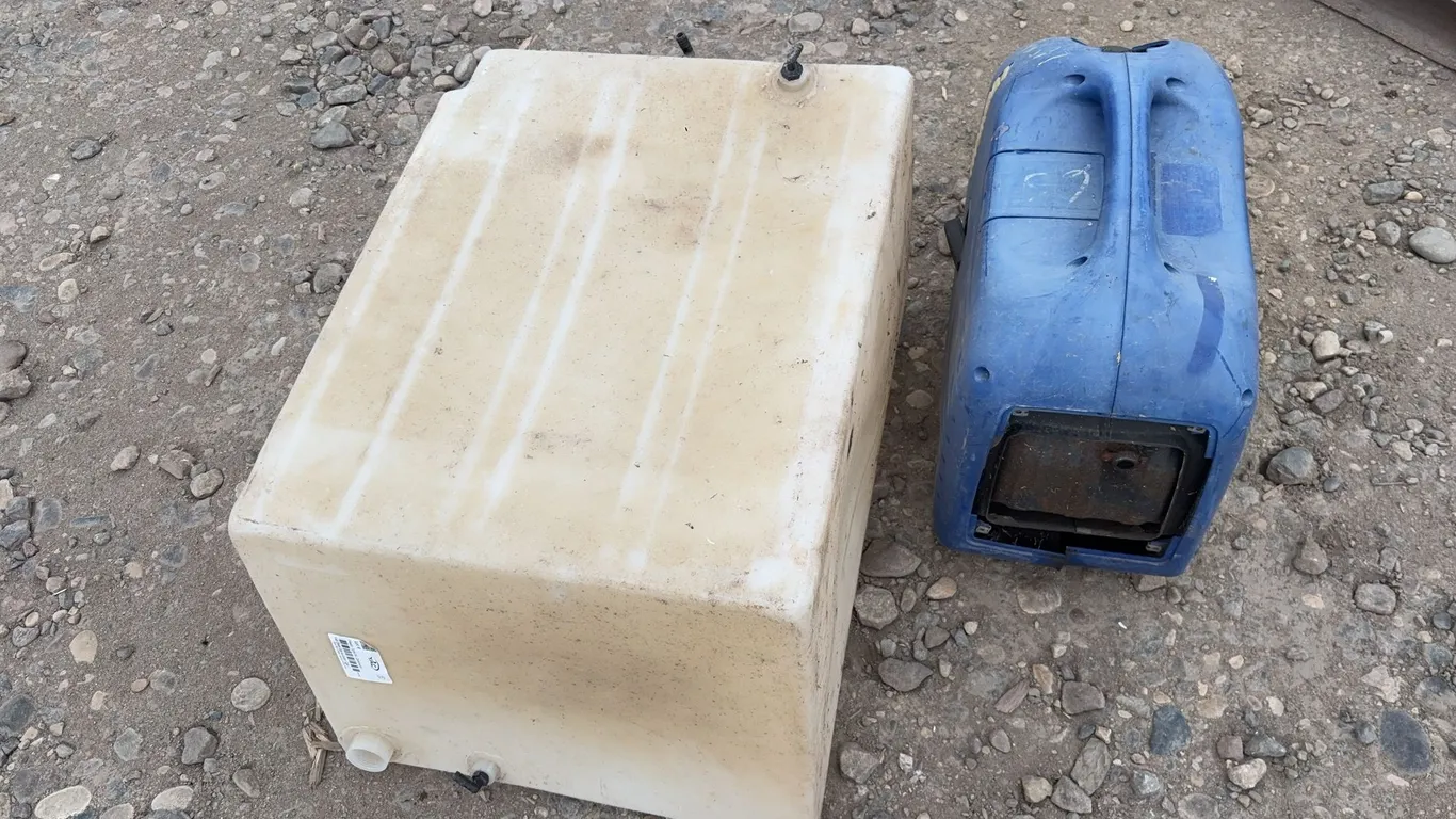 Plastic Tank W/ Generator