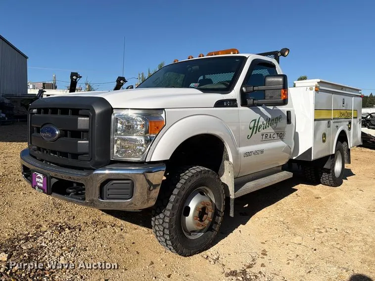 2015 Ford F350 Super Duty utility bed pickup truck