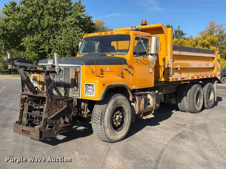 1998 International 2554 dump truck