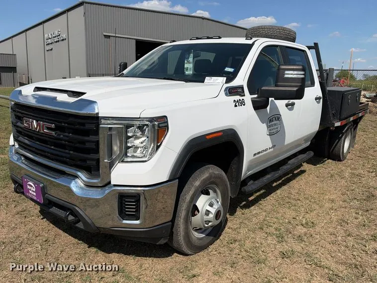 2021 GMC Sierra 3500 4X4 Crew Cab flatbed pickup truck