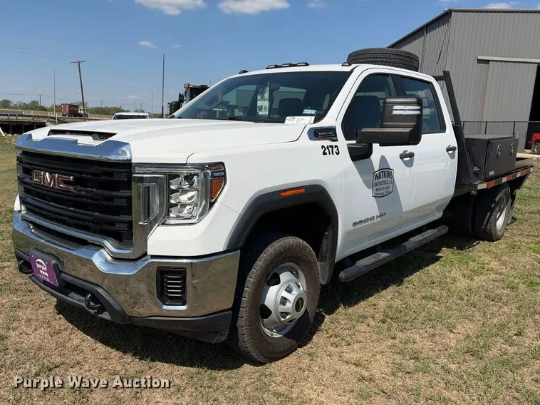 2021 GMC Sierra 3500 4X4 Crew Cab flatbed pickup truck
