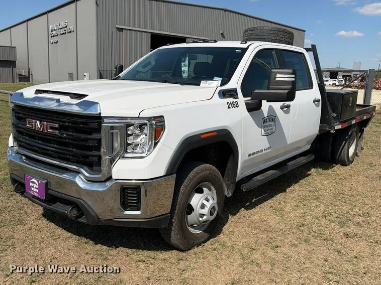 2021 GMC Sierra 3500 4X4 Crew Cab flatbed pickup truck