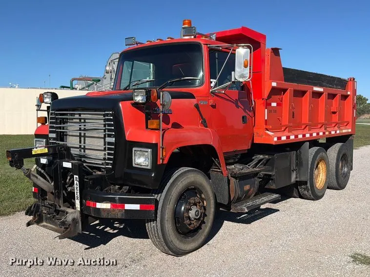 1995 Ford L8000 dump truck