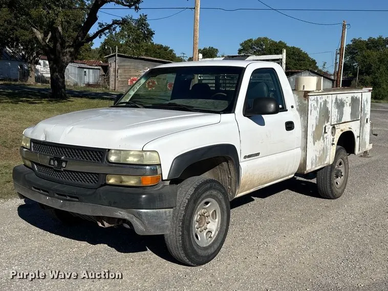 2002 Chevrolet Silverado 2500 utility bed pickup truck