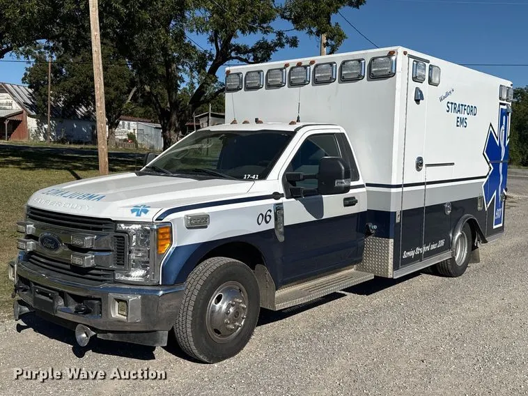 2017 Ford F-350 ambulance