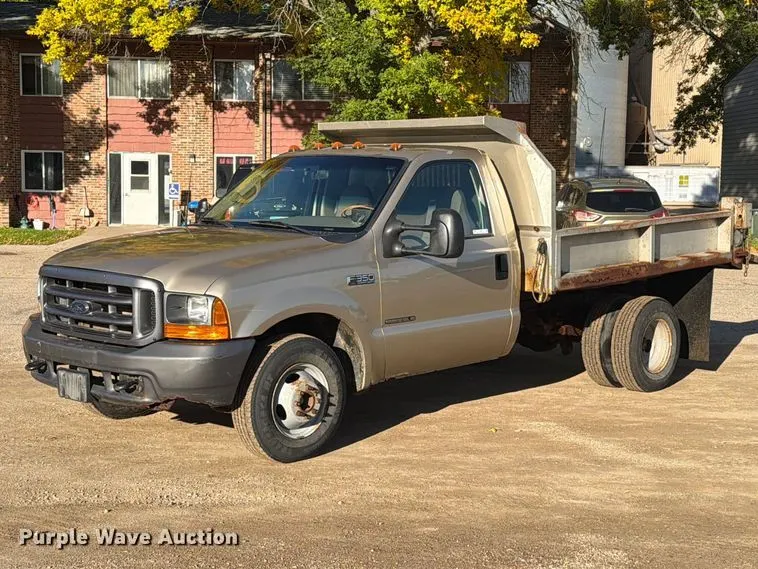 2001 Ford F350 Super Duty dump bed pickup truck