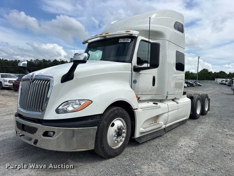 2019 International LT625 semi truck